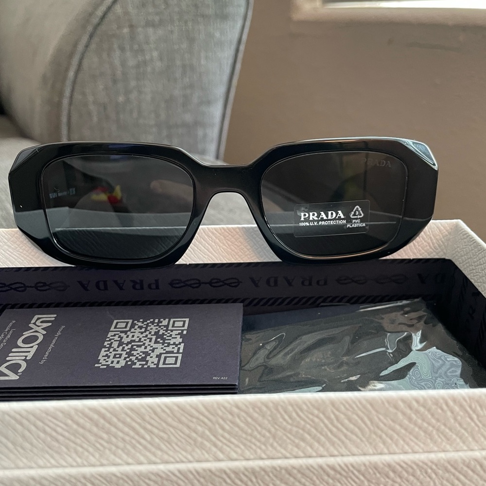 Brand new with tags Prada 17ws women’s sunglasses